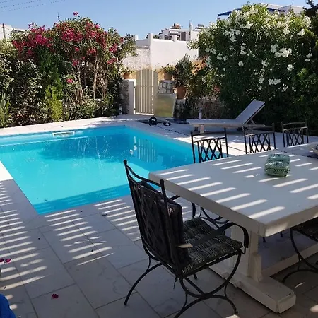 Nafsika Paros לוגאראס