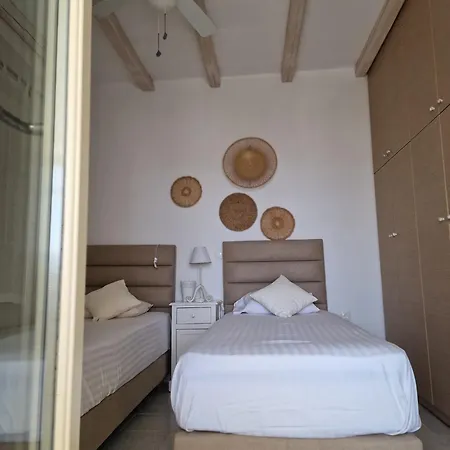 Nafsika Paros * לוגאראס