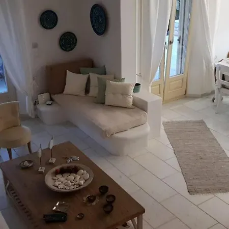 Nafsika Paros *