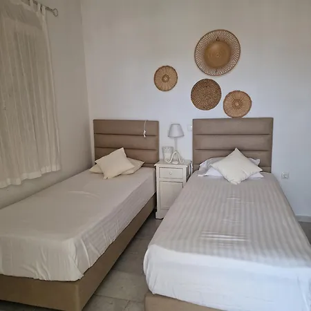 בית נופש Nafsika Paros לוגאראס